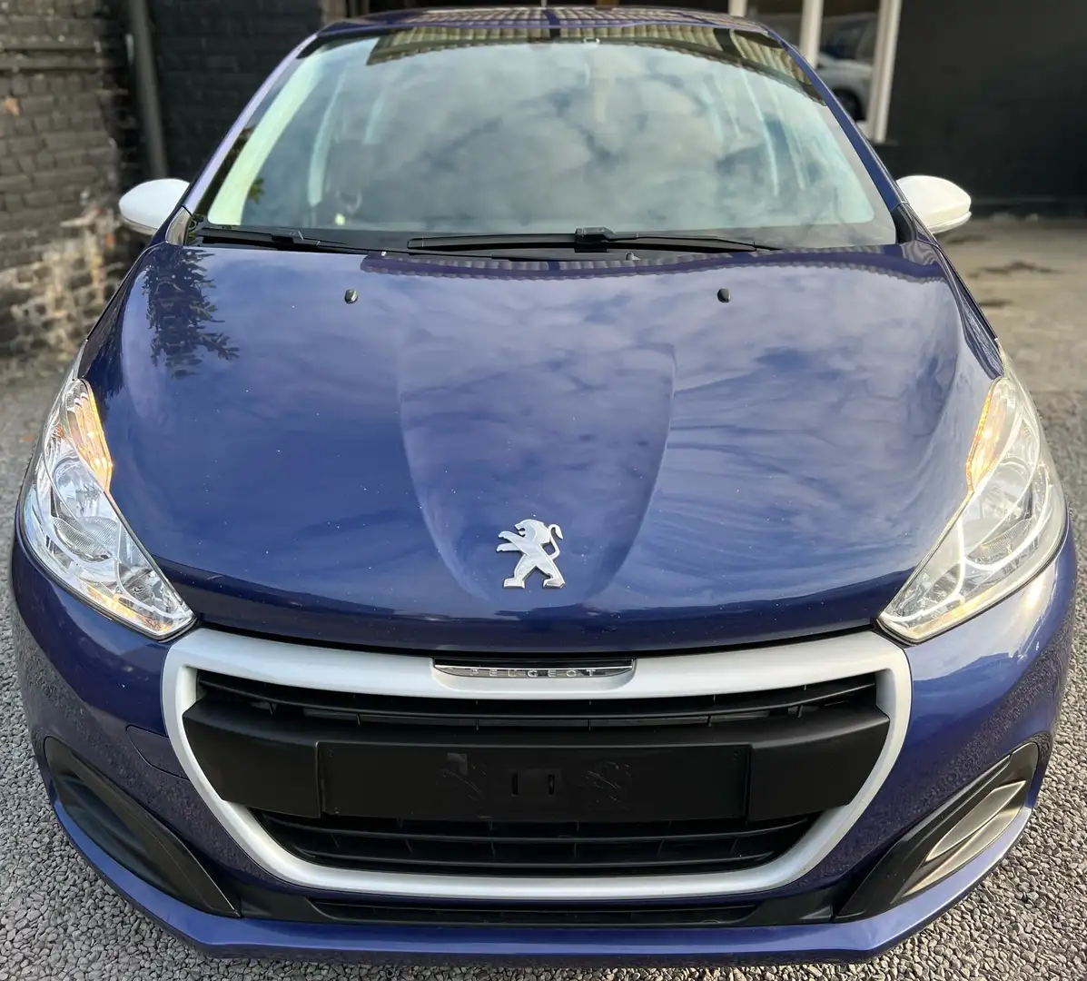 Peugeot 208 1.2i PureTech Like + CLIM + CAR-PASS + EURO 6b Violett - 2