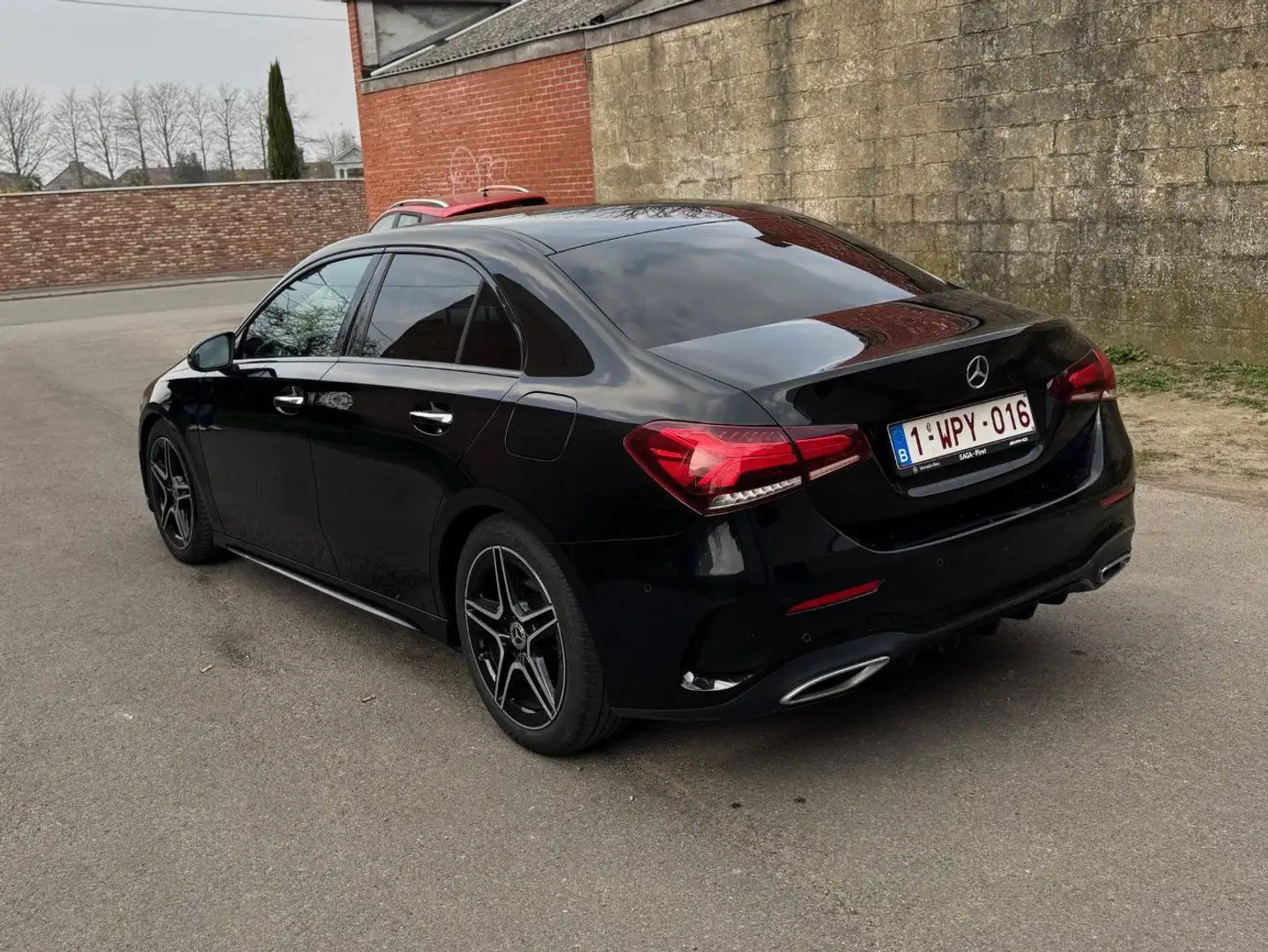 Mercedes-Benz A 180 A 180d Berline AMG line ,lumière d'ambiance Noir - 2