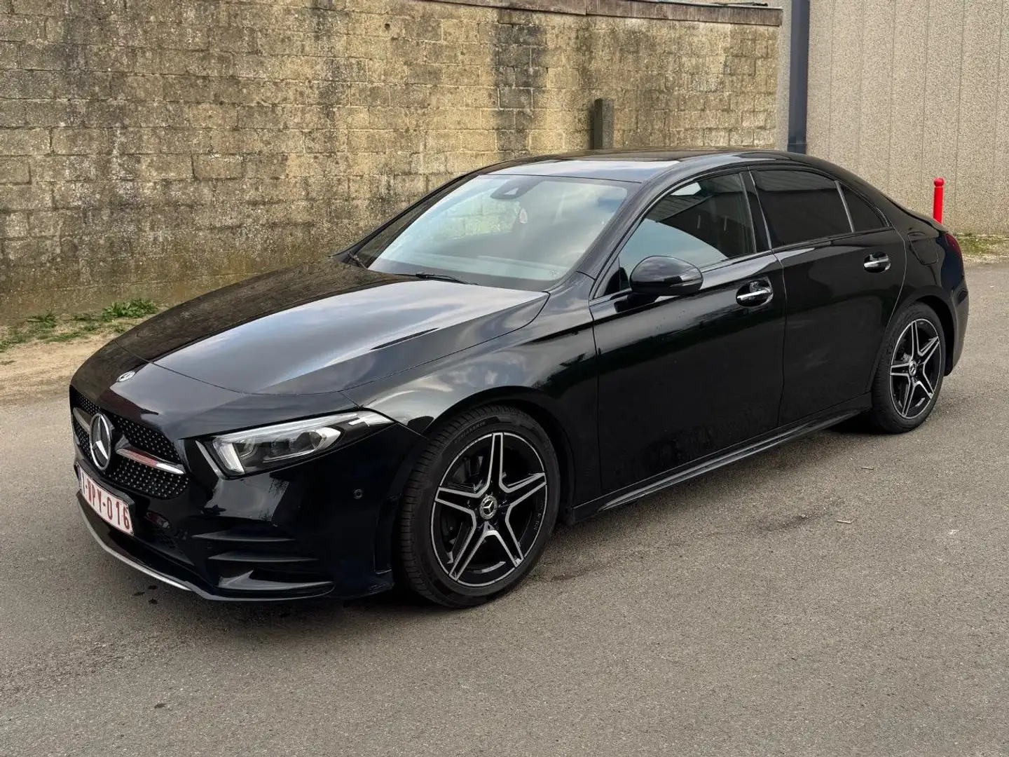 Mercedes-Benz A 180 A 180d Berline AMG line ,lumière d'ambiance Noir - 1