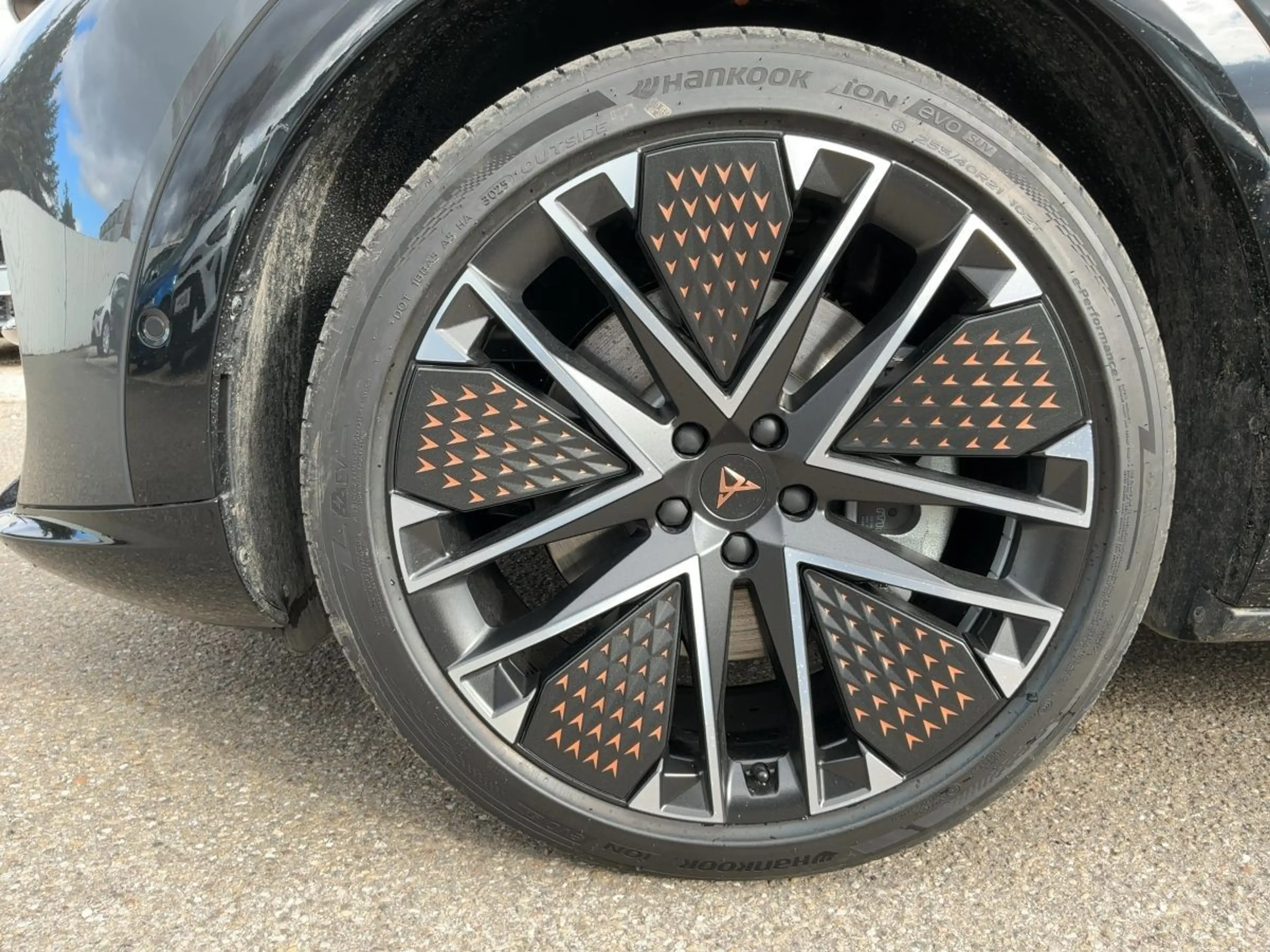 CUPRA Tavascan VZ 4Drive BELOW HuD EXTREME LEDER PANO — photo 11