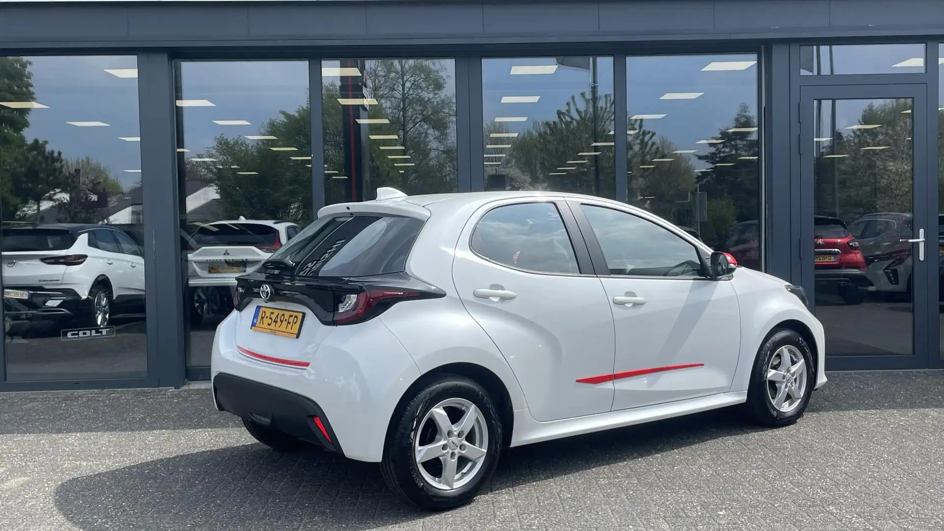 Toyota Yaris 1.0 VVT-i Active | Camera | Lichtmetalen Velgen Blanc - 2