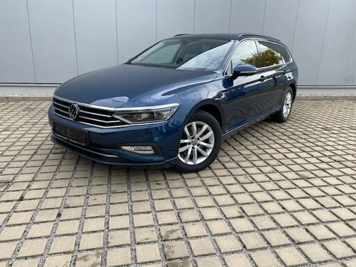 Volkswagen Passat Variant 2.0 TDI Business IQ.DRIVE-PAKET/MATRIX/NAVI+VZE/A Blauw - 2