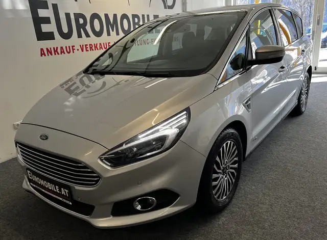 Ford S-Max Titanium AWD *7-Sitzer*RFK*AHK*LED*KEYFREE-PAKET*