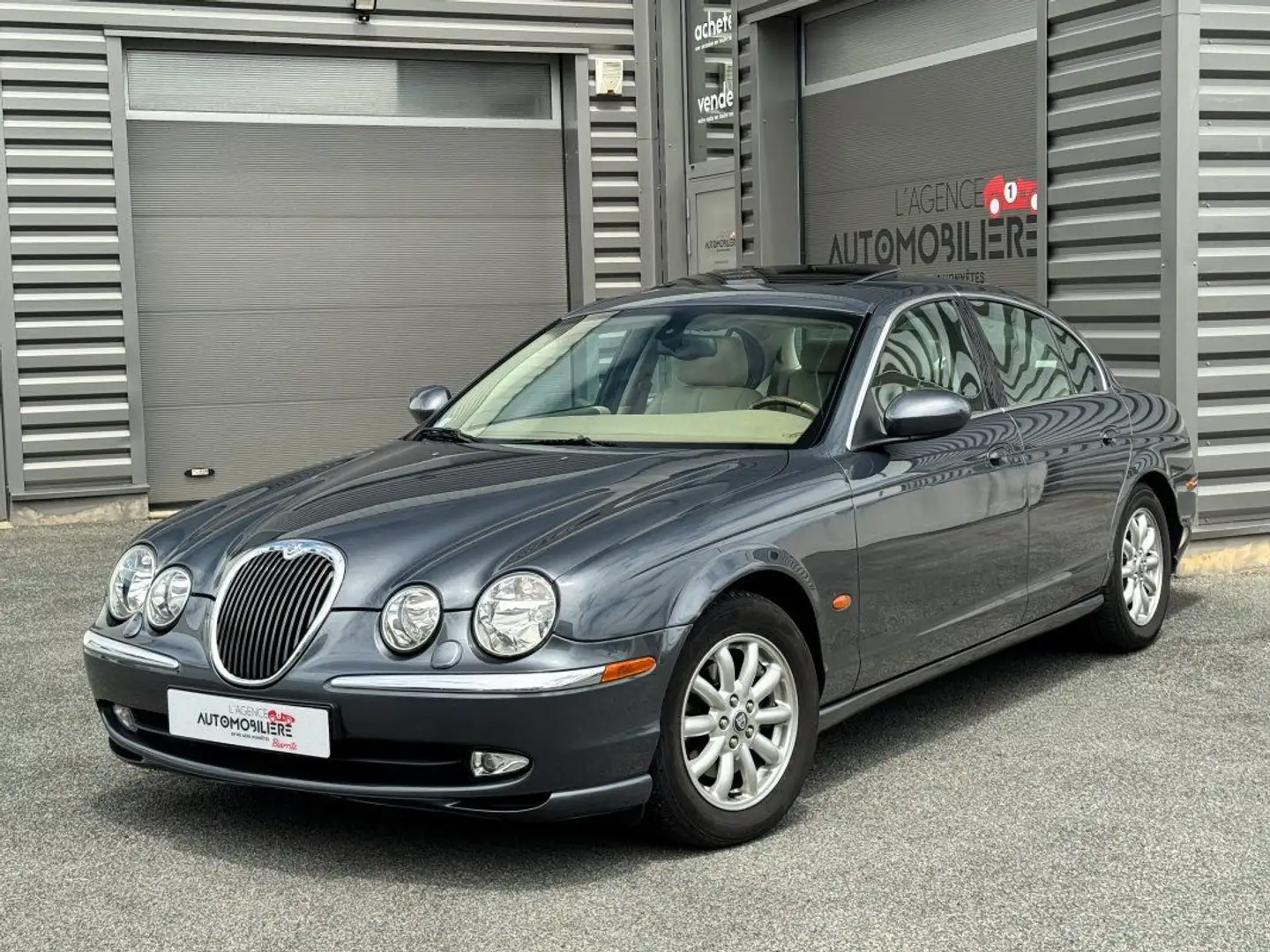 Jaguar S-Type S Type 2.5 V6 204 EXECUTIVE - Historique complet Grau - 1