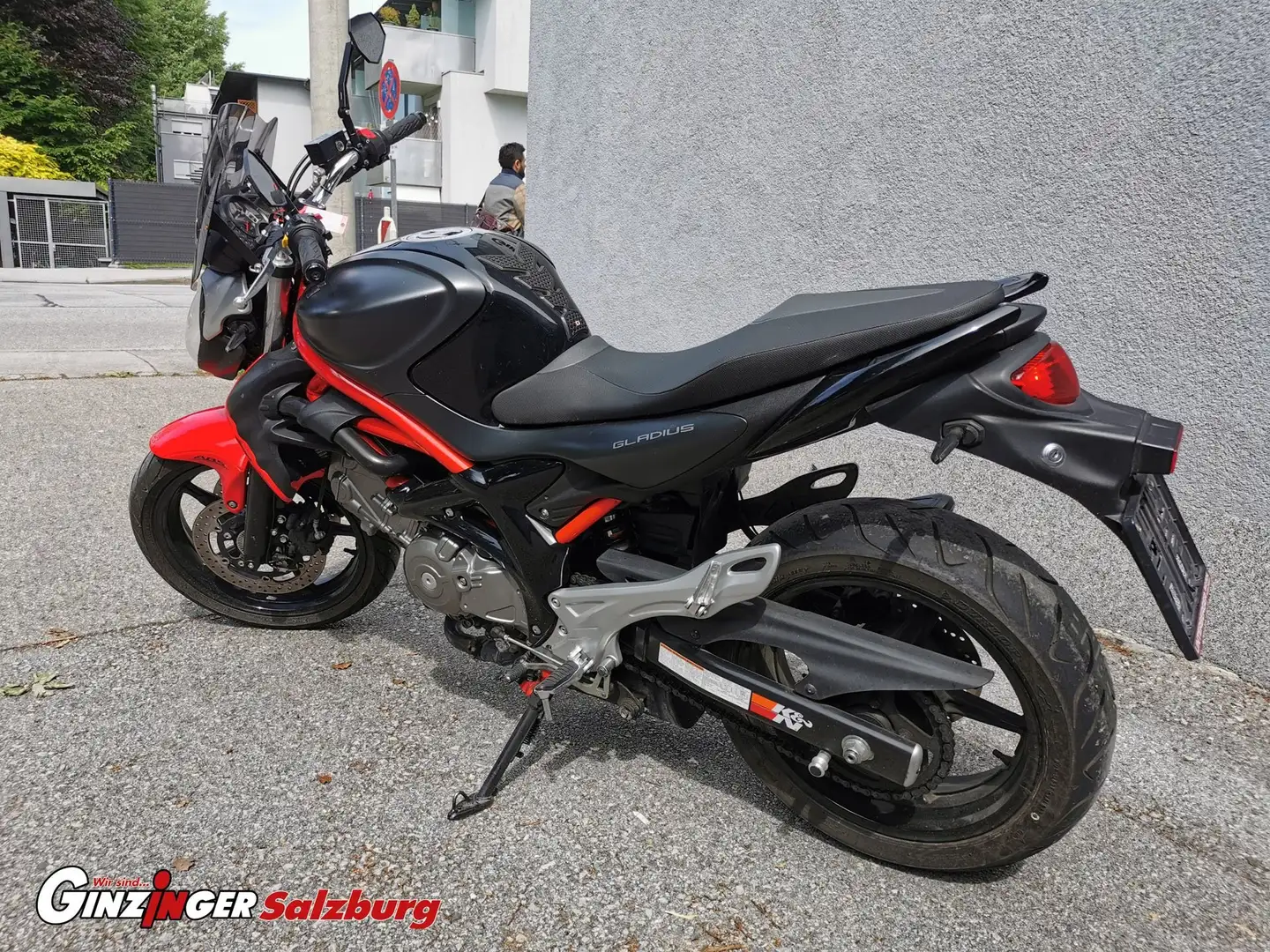 Suzuki Gladius 650 Noir - 2
