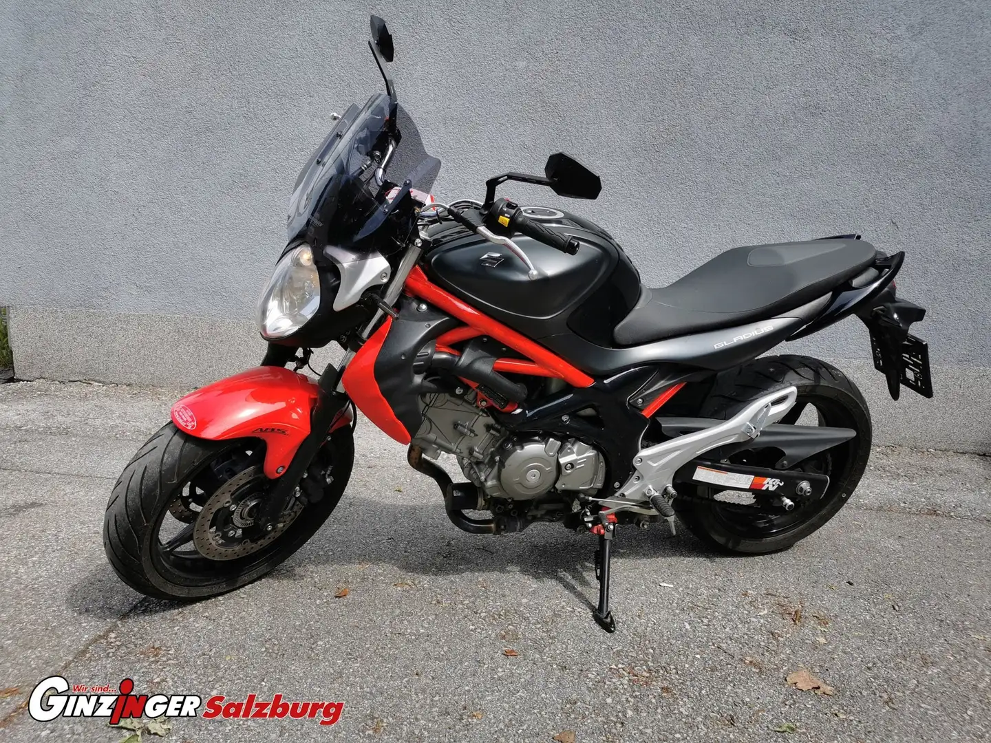 Suzuki Gladius 650 Zwart - 1