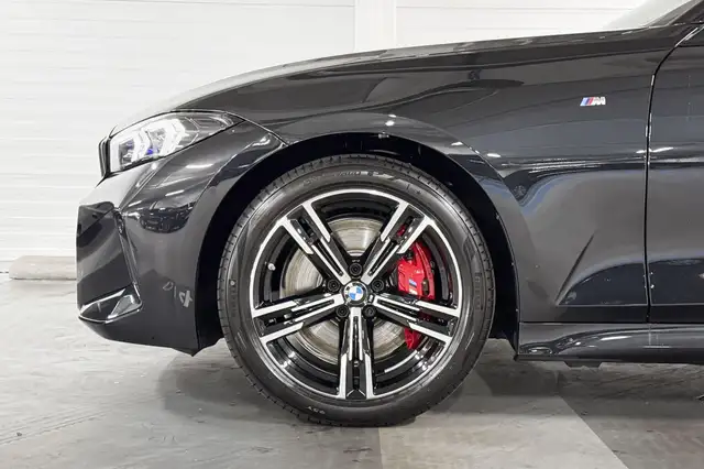 BMW 3 Series view 4