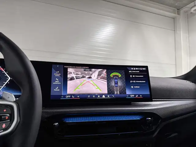 BMW 3 Series view 13