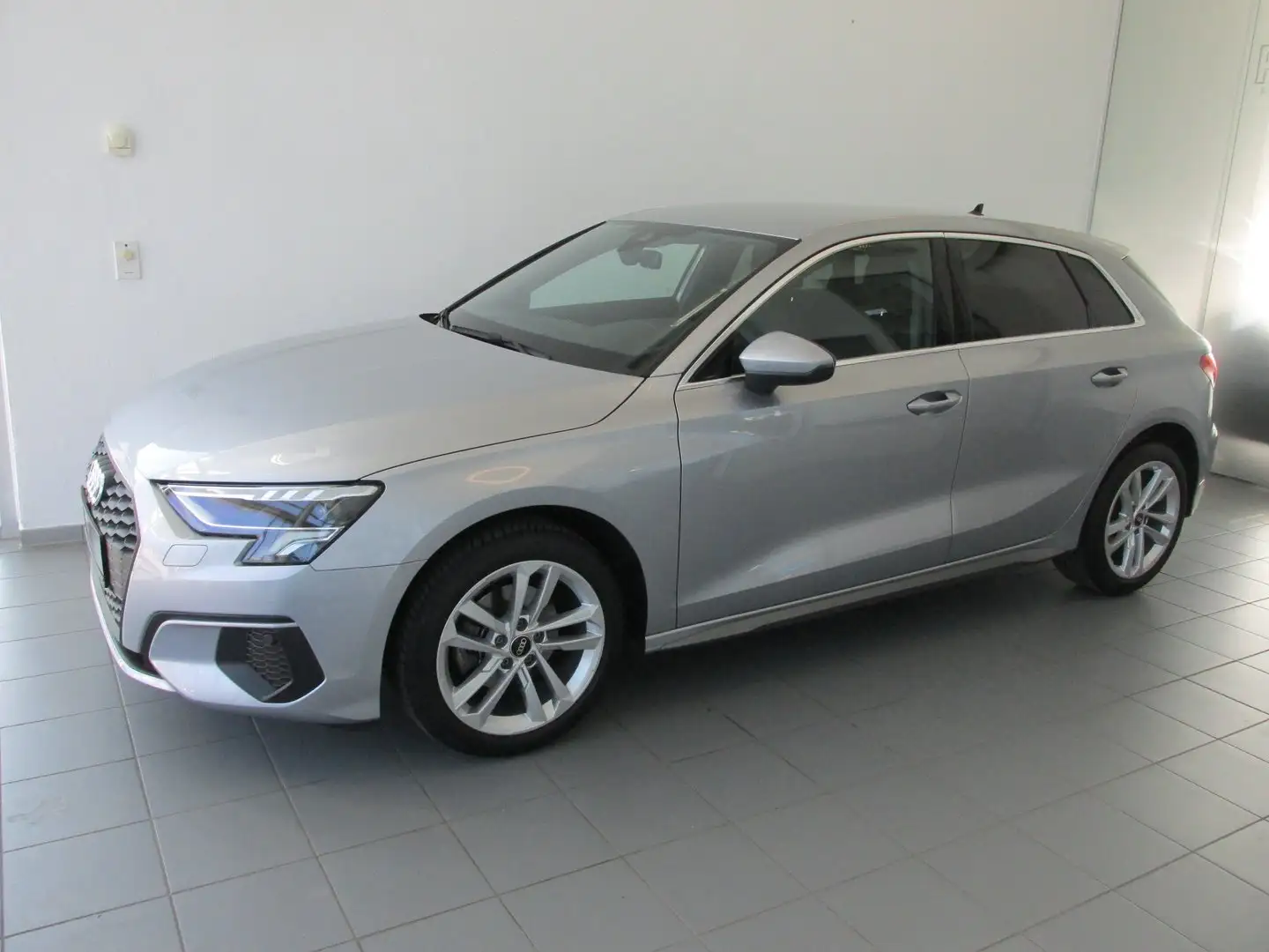 Audi A3 30 TDI intense Silber - 2
