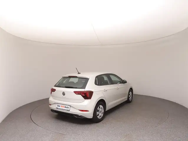 Volkswagen Polo view 4