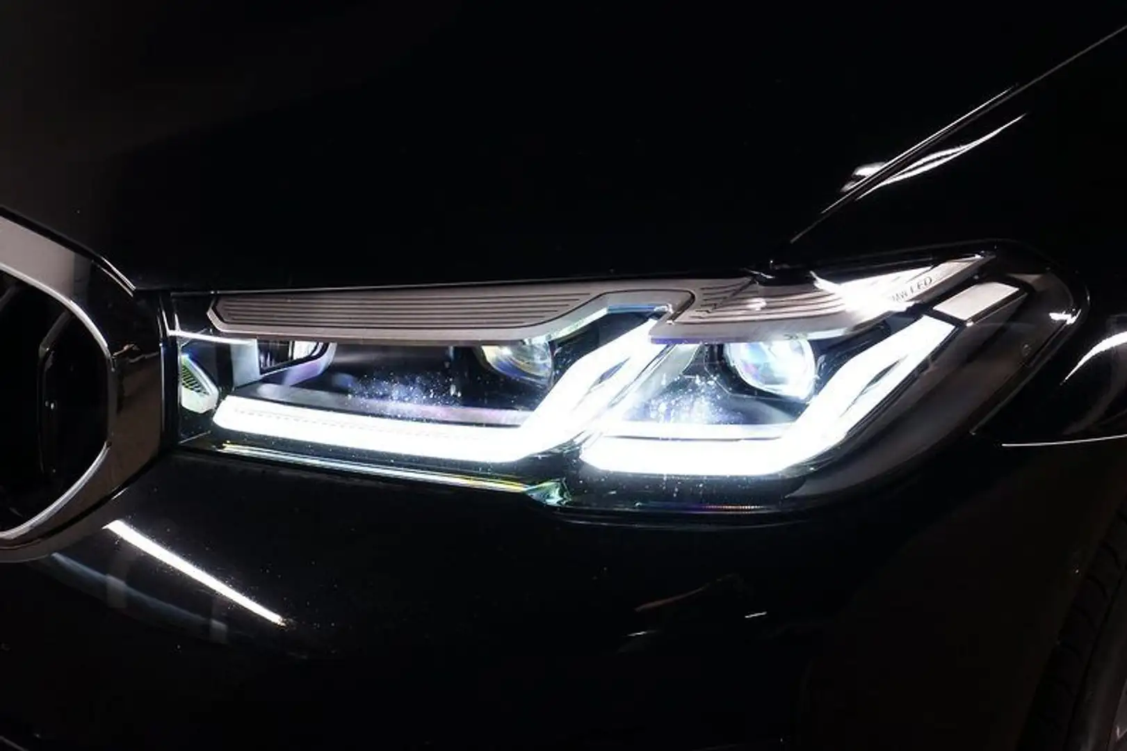 BMW 530 2.0 e PHEV Touring Aut.*AHK*LED*Kamera*Tempo Schwarz - 2