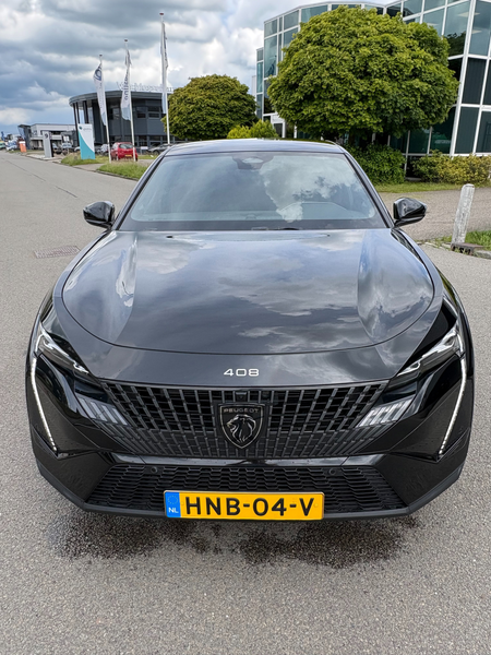 Peugeot 408 1.6 HYbrid GT 180 — photo 2