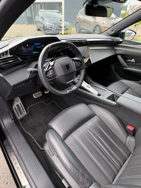 Peugeot 408 1.6 HYbrid GT 180 — photo 4