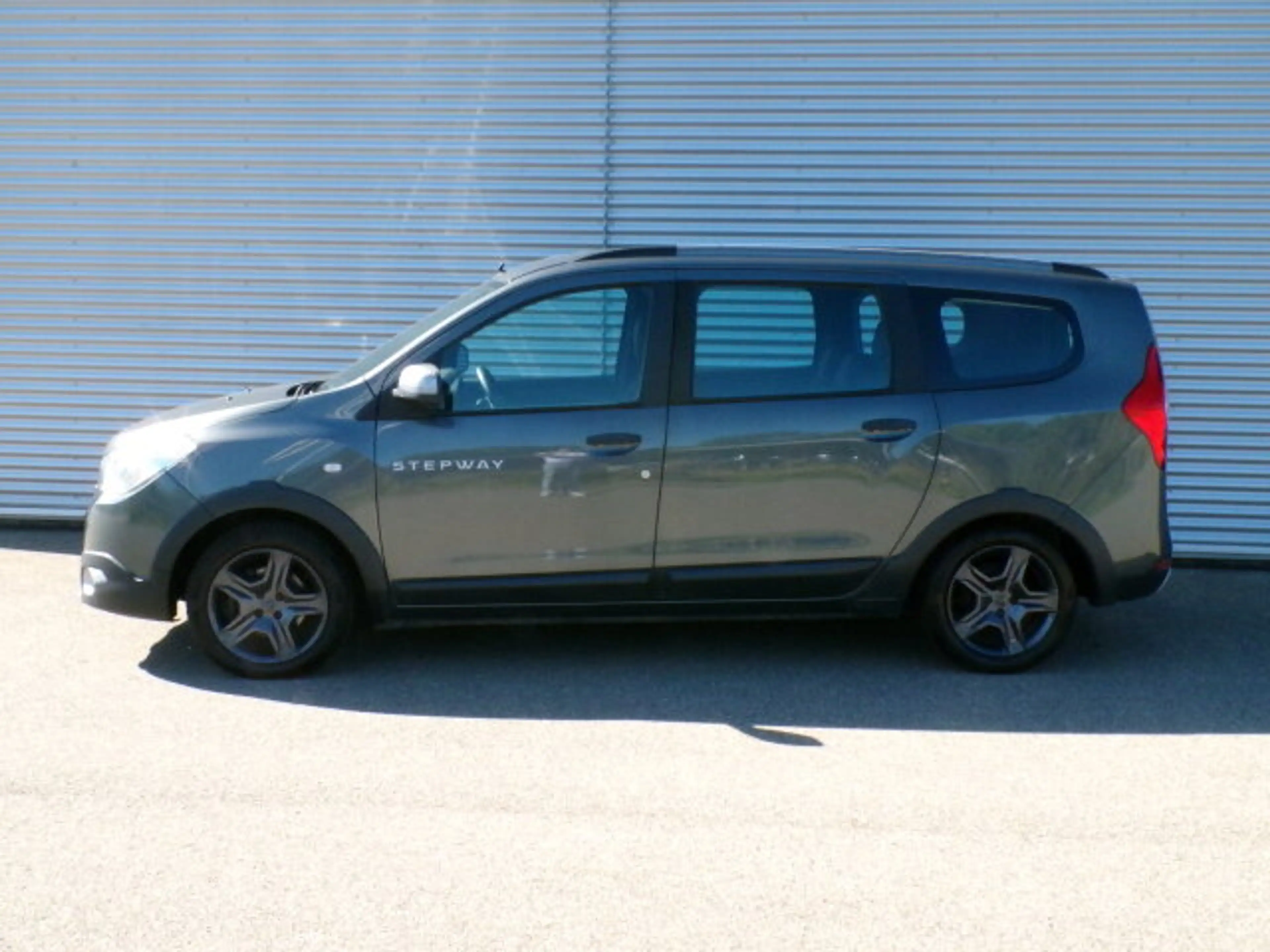 Dacia Lodgy Lodgy 1.2 TCe Stepway Celebration — photo 3