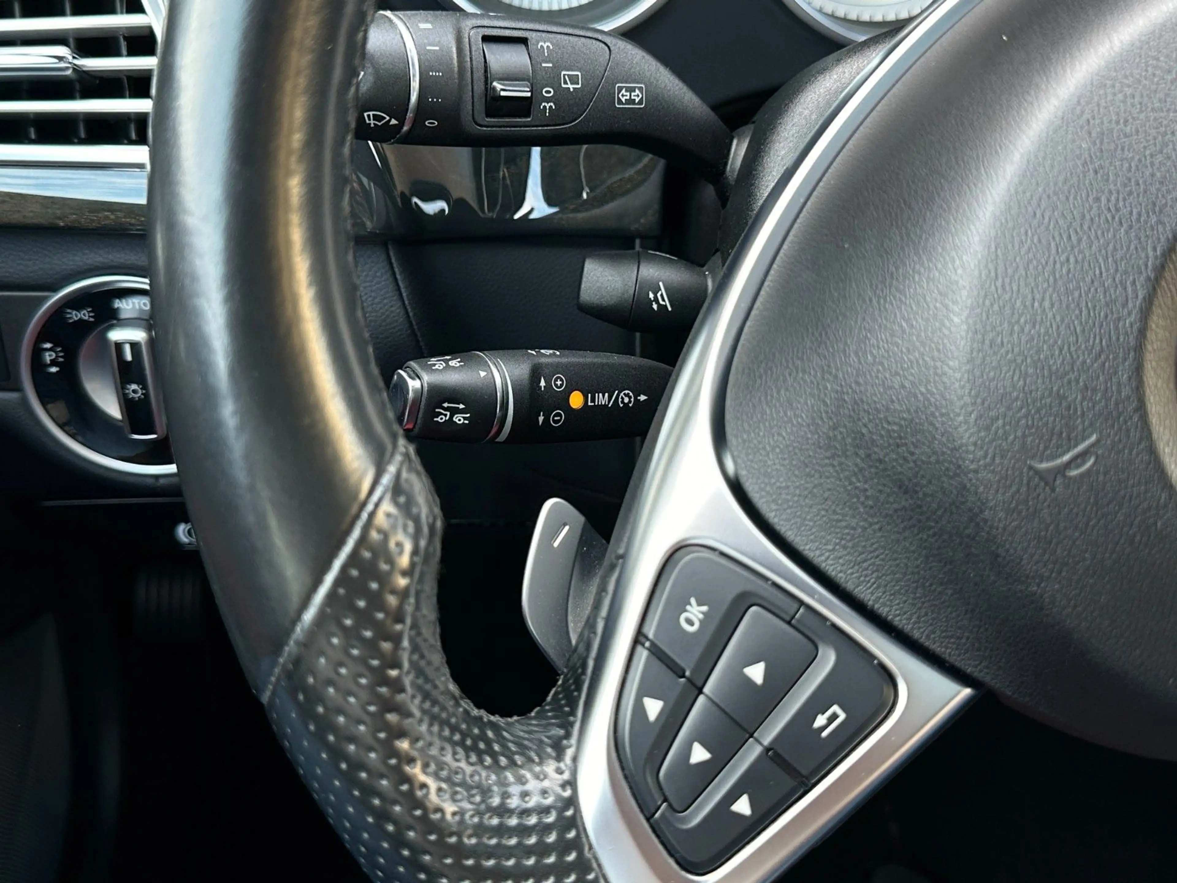 Mercedes-Benz CLS CLS 400 SB*AMG*DESIGNO*MEMORY*AHK*360°LED — photo 9