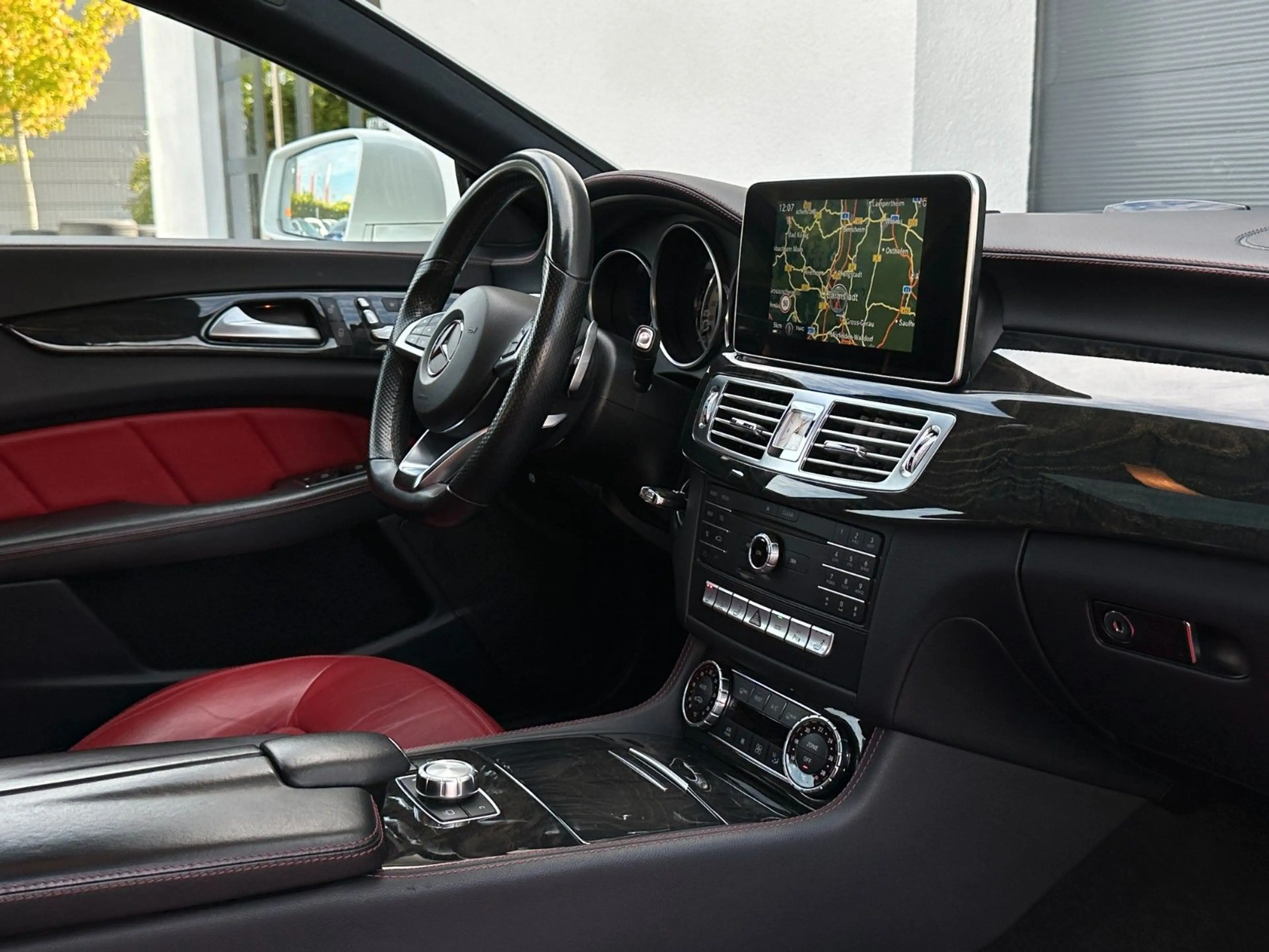 Mercedes-Benz CLS CLS 400 SB*AMG*DESIGNO*MEMORY*AHK*360°LED — photo 13