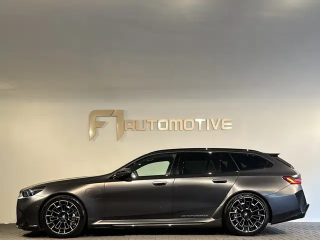 BMW M5 view 10