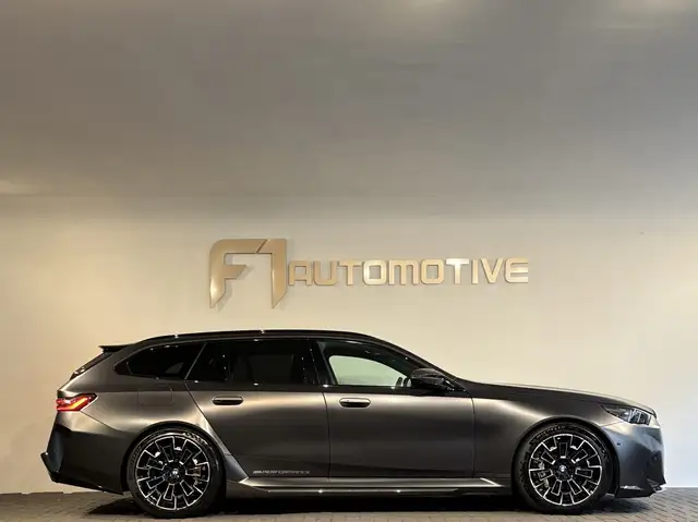 BMW M5 view 9