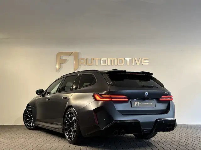 BMW M5 view 6