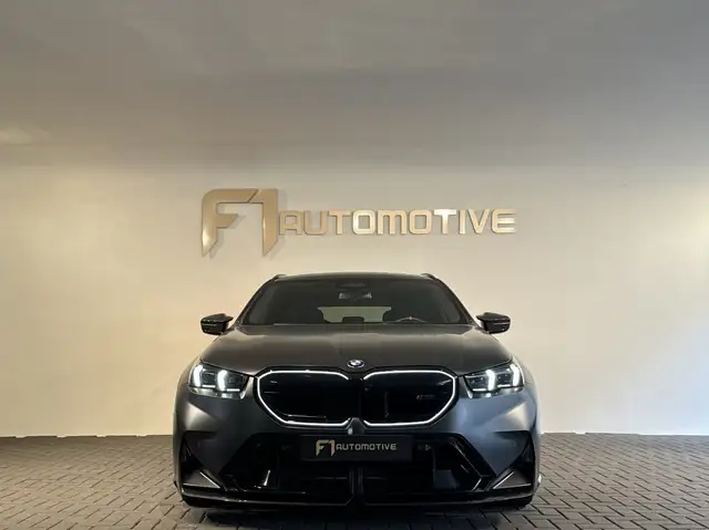 BMW M5 view 8