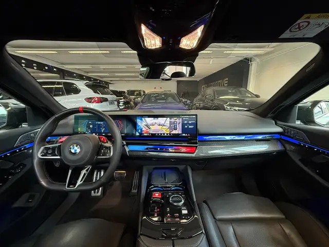 BMW M5 view 4