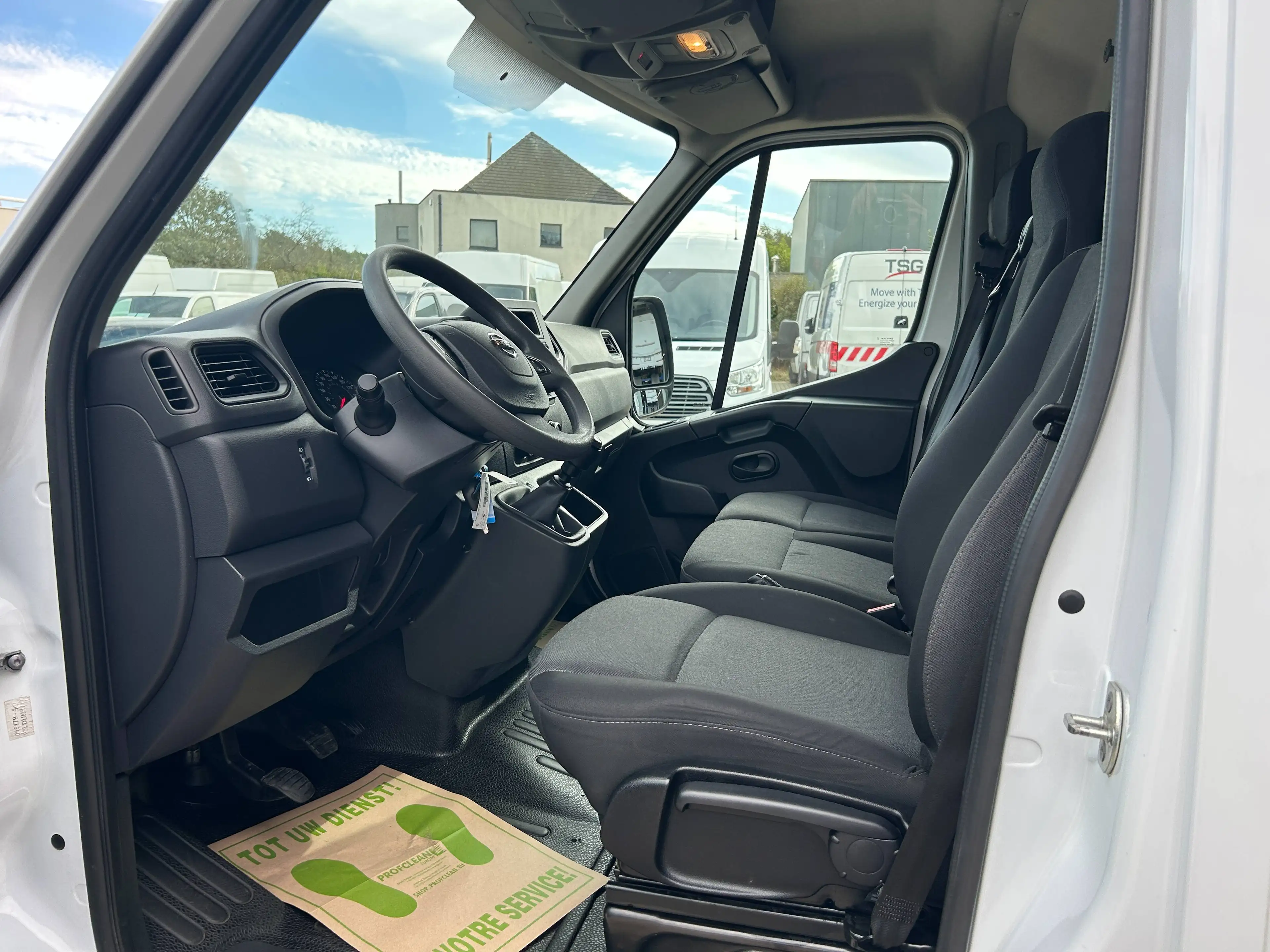 Nissan Interstar 2.3 dCi 33 L2H2 Acenta — photo 9