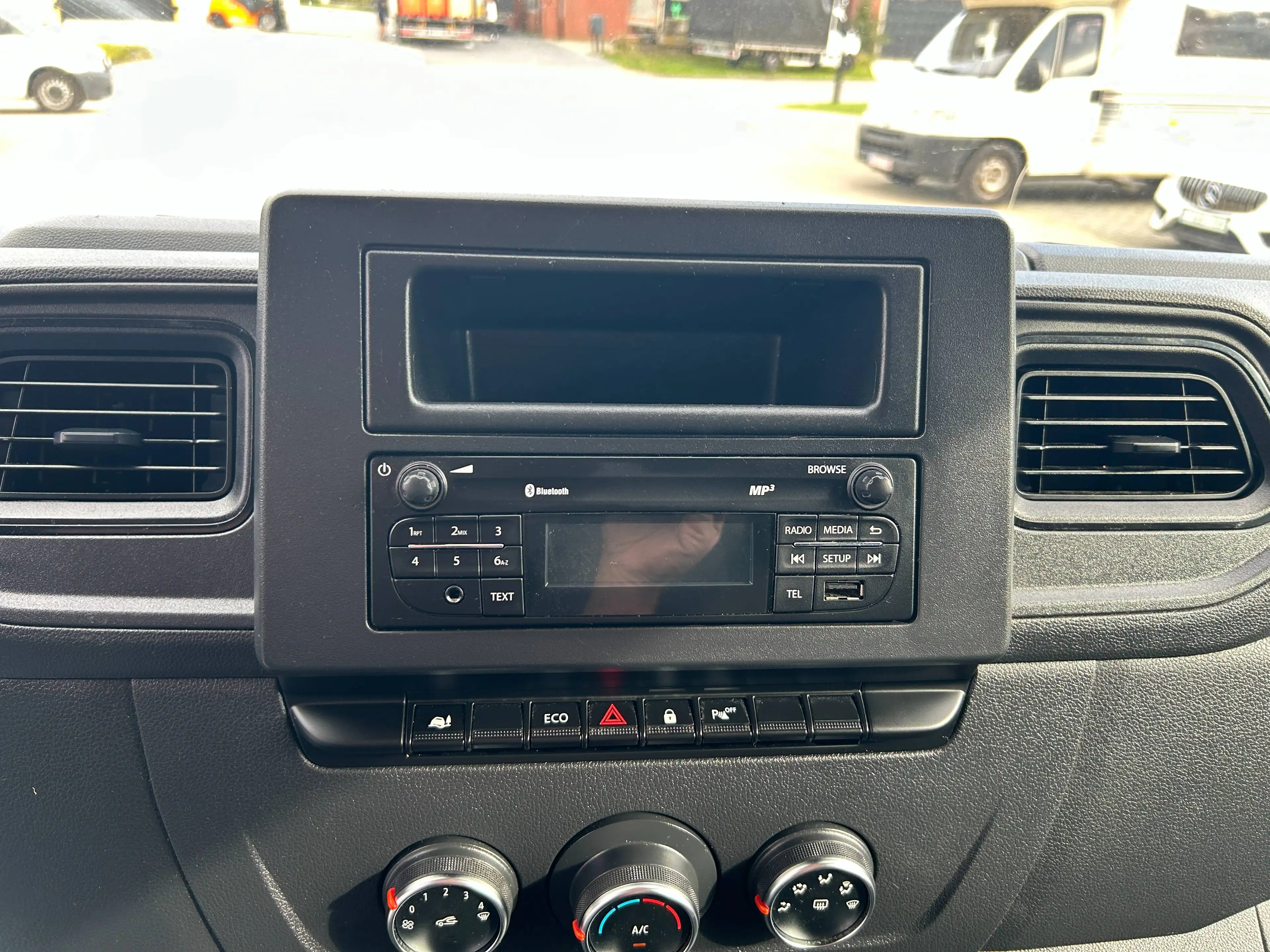 Nissan Interstar 2.3 dCi 33 L2H2 Acenta — photo 13