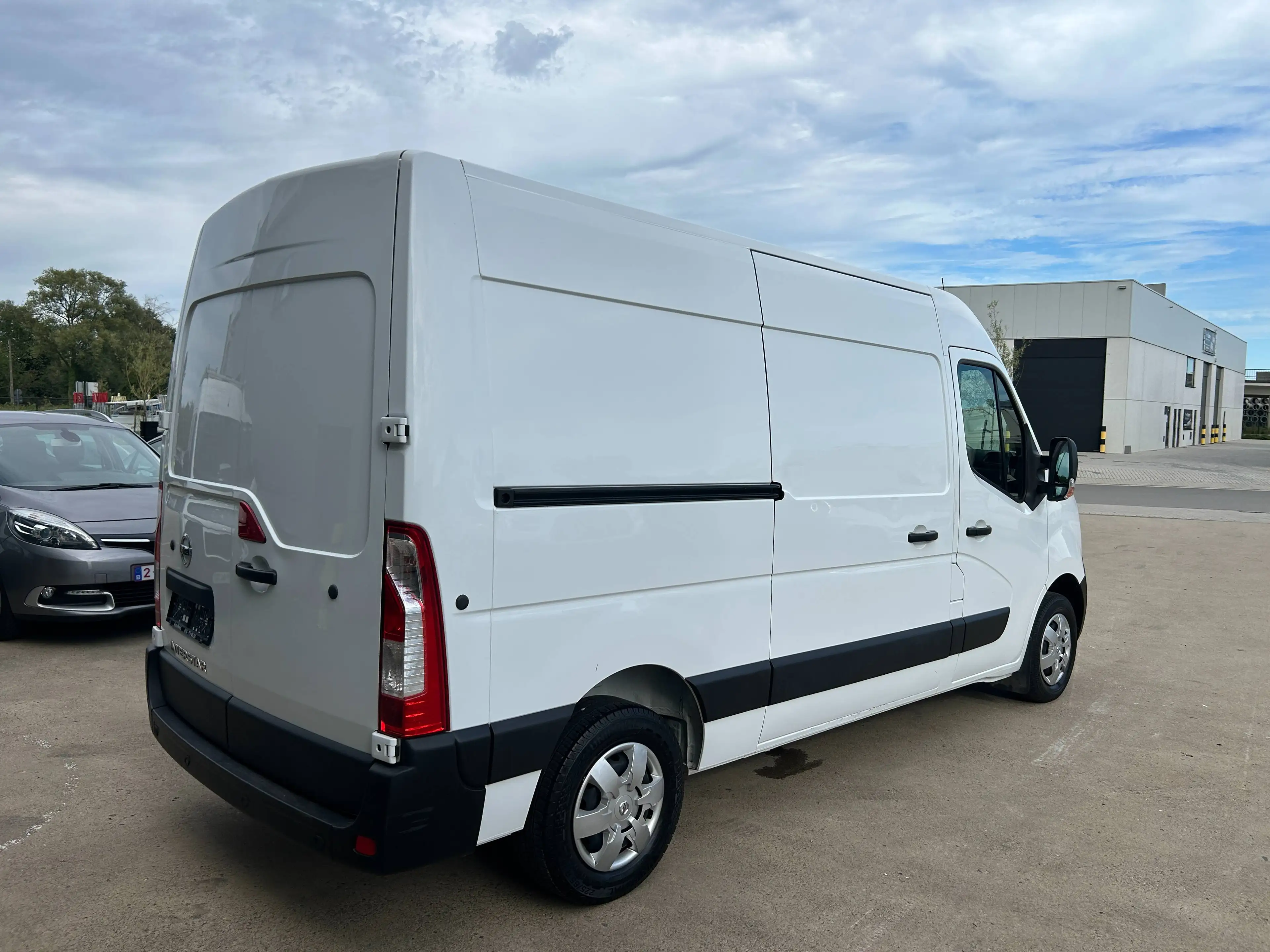 Nissan Interstar 2.3 dCi 33 L2H2 Acenta — photo 3