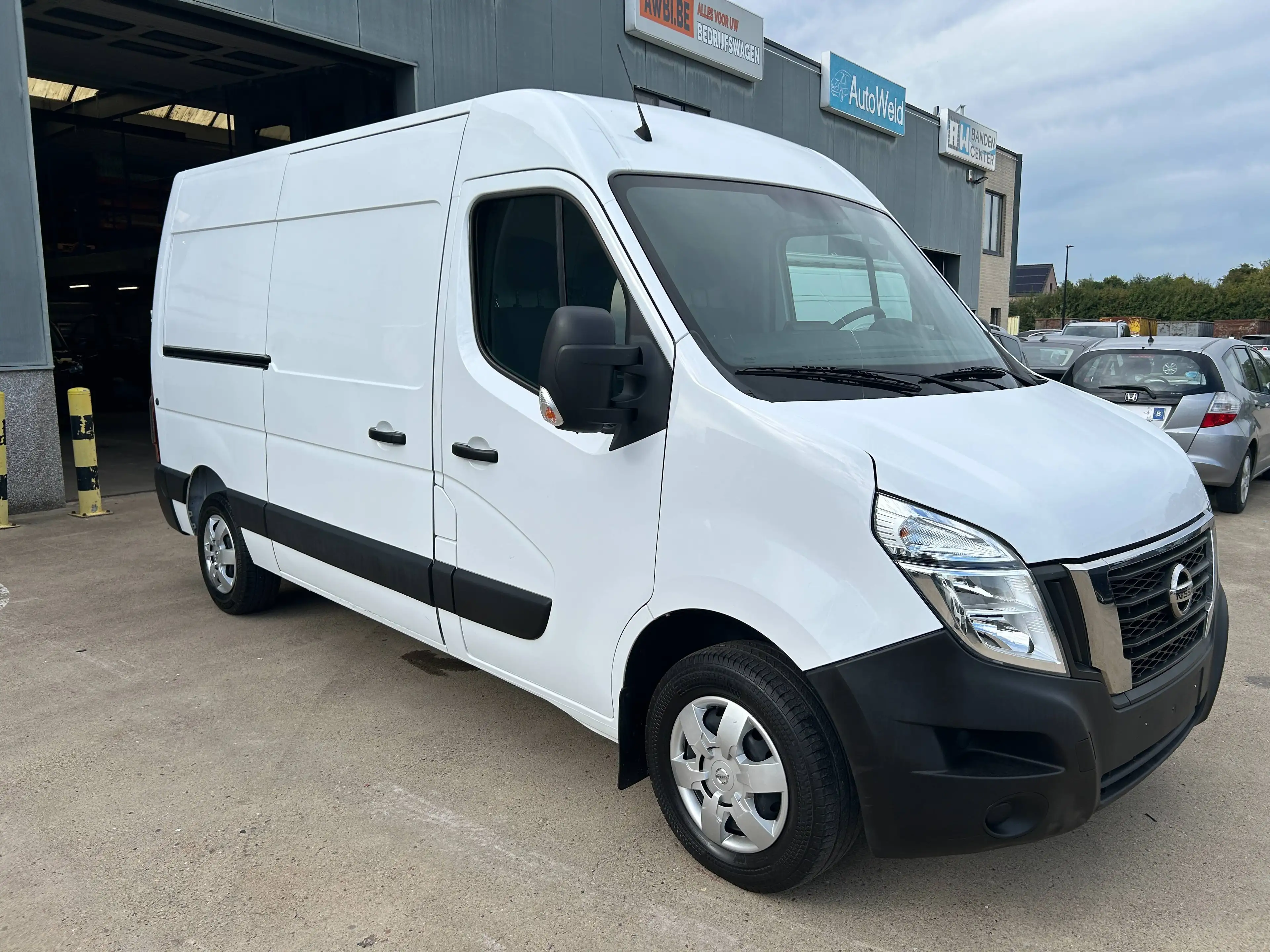 Nissan Interstar 2.3 dCi 33 L2H2 Acenta — photo 2