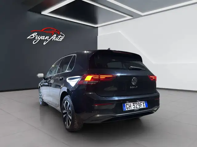 Volkswagen Golf view 3