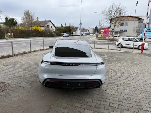 Porsche Taycan SONDERAUSSTATTUNG Ansicht 4