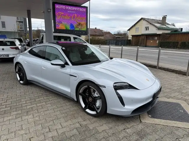 Porsche Taycan SONDERAUSSTATTUNG Ansicht 7