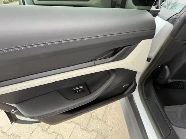 Porsche Taycan SONDERAUSSTATTUNG Ansicht 17