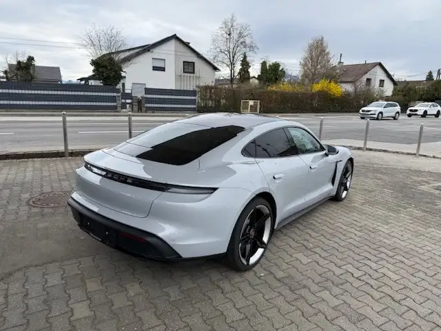 Porsche Taycan SONDERAUSSTATTUNG Ansicht 5