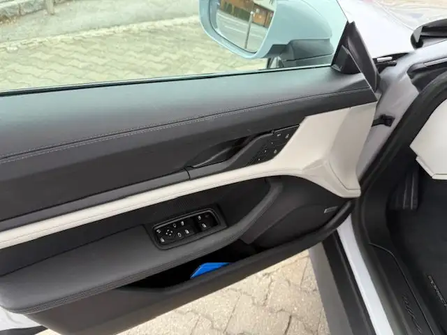 Porsche Taycan SONDERAUSSTATTUNG Ansicht 14