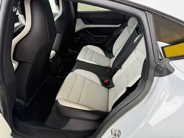 Porsche Taycan SONDERAUSSTATTUNG Ansicht 16