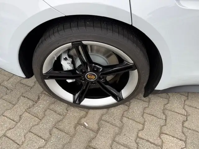 Porsche Taycan SONDERAUSSTATTUNG Ansicht 11