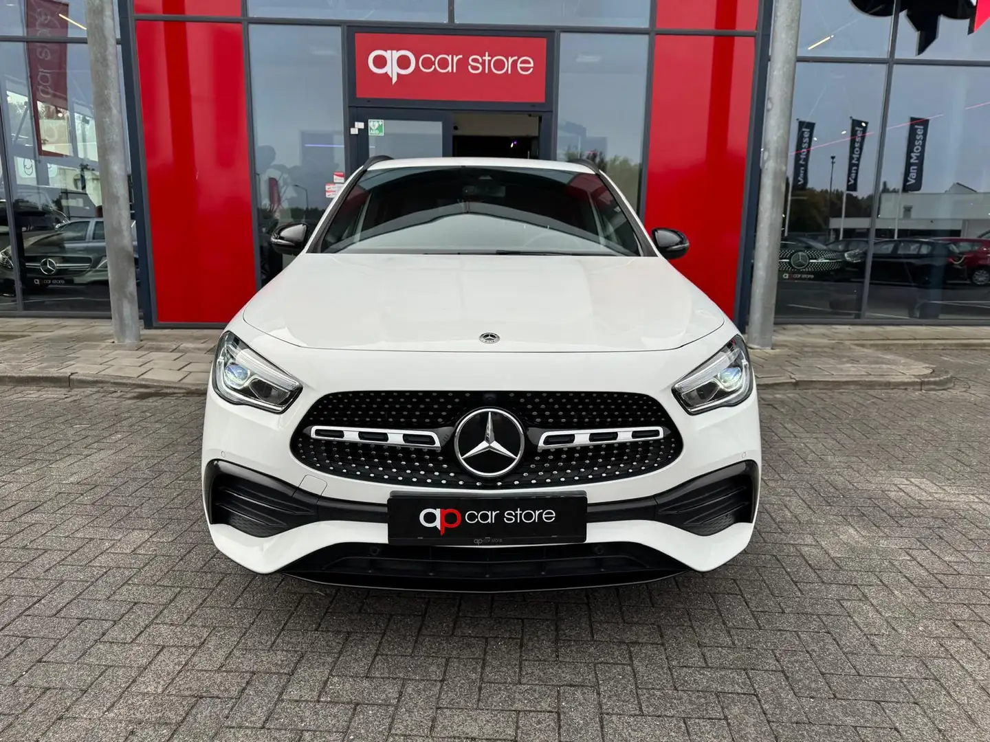 Mercedes-Benz GLA 250 e Business Solution AMG Limited Blanc - 2