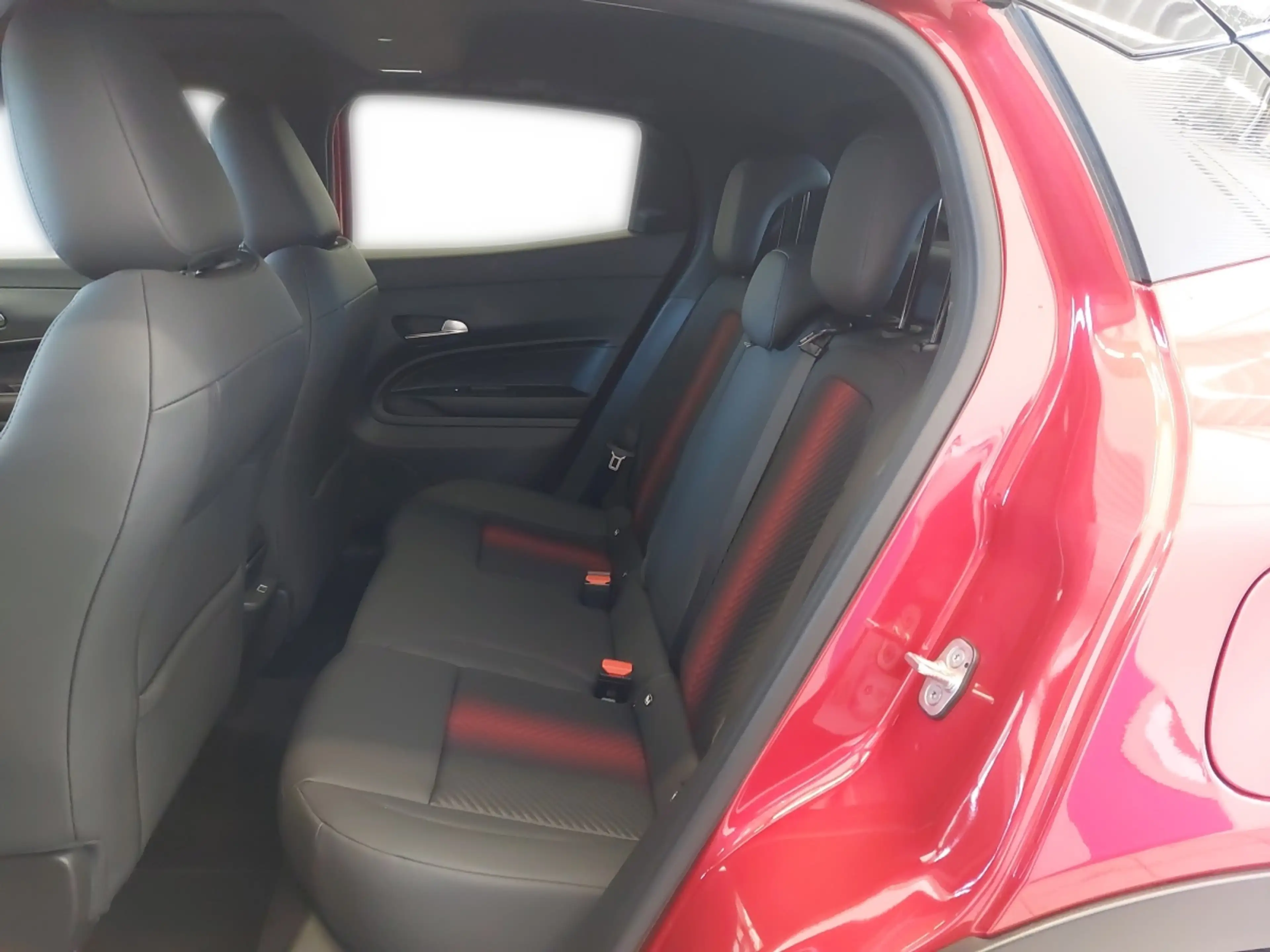 Alfa Romeo Junior Elettrica MY25 SPECIALE BEV 156PS — photo 10