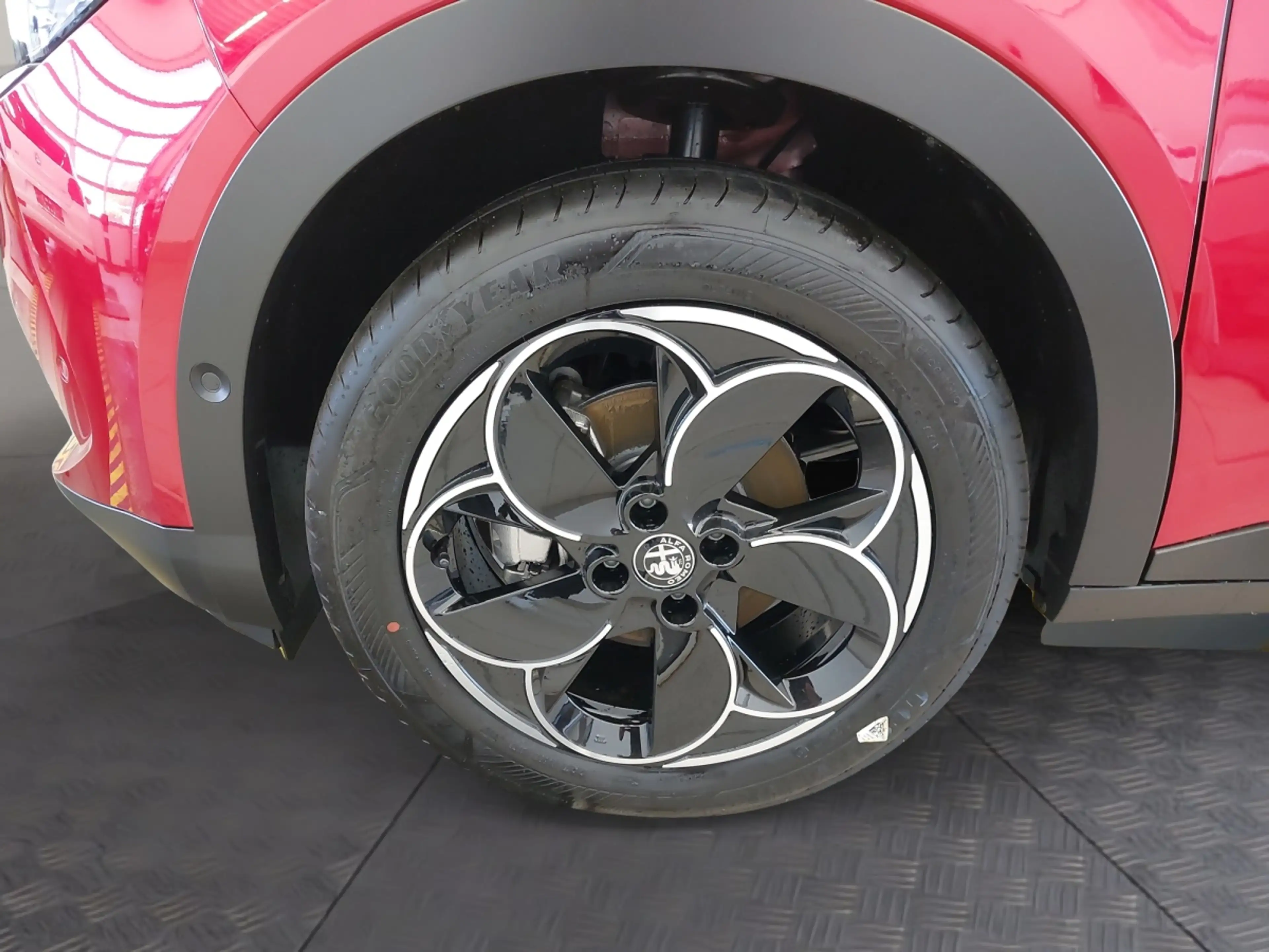 Alfa Romeo Junior Elettrica MY25 SPECIALE BEV 156PS — photo 13