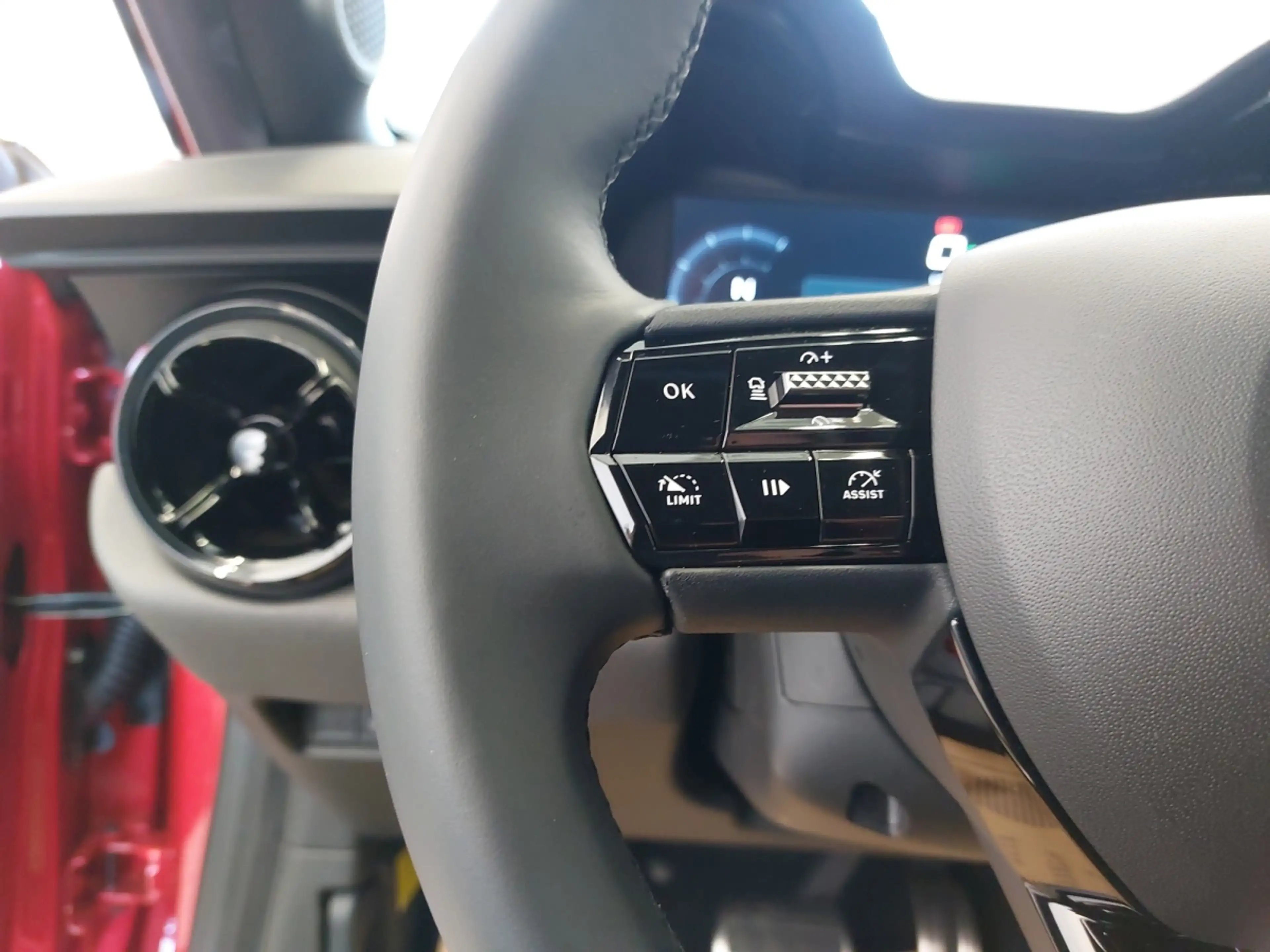 Alfa Romeo Junior Elettrica MY25 SPECIALE BEV 156PS — photo 15