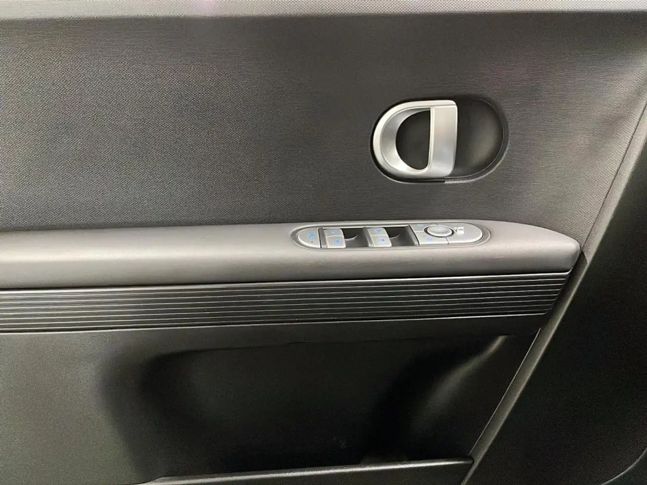 Hyundai IONIQ 5 снимка Hyundai IONIQ 5