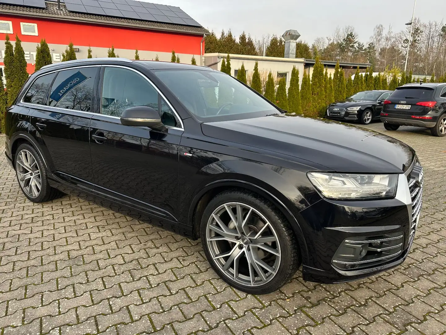 Audi Q7 3.0 TDI quattro S Line / Matrix-LED / AHK Schwarz - 2
