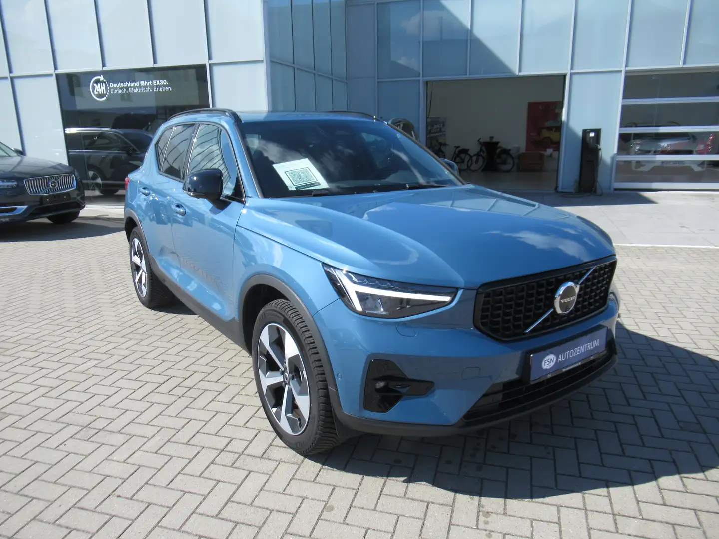 Volvo XC40 B3 Benzin Plus Dark Automatik Bleu - 1