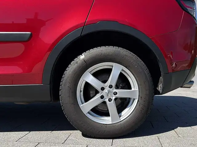 Land Rover Discovery Sport view 8