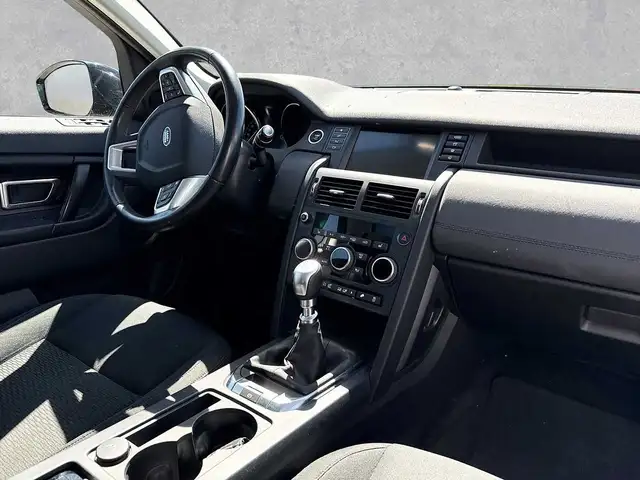 Land Rover Discovery Sport view 4