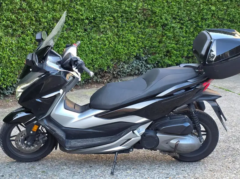 Honda Forza 300 - foto 3