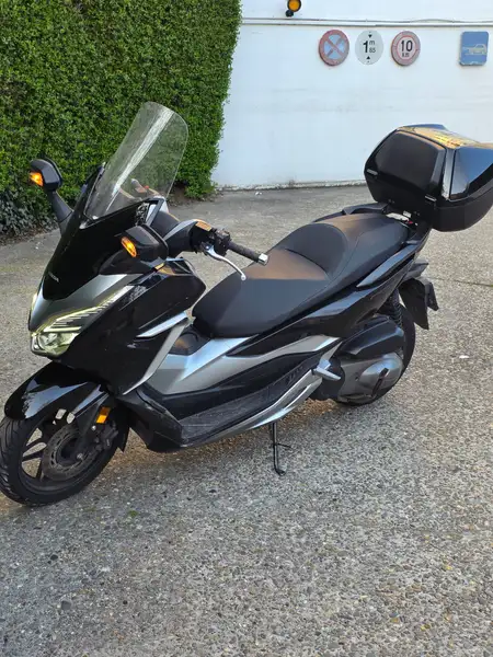 Honda Forza 300