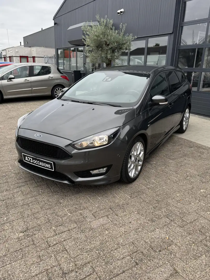 Ford Focus Wagon 1.5 ST-LINE ST-LINE Grijs - 1