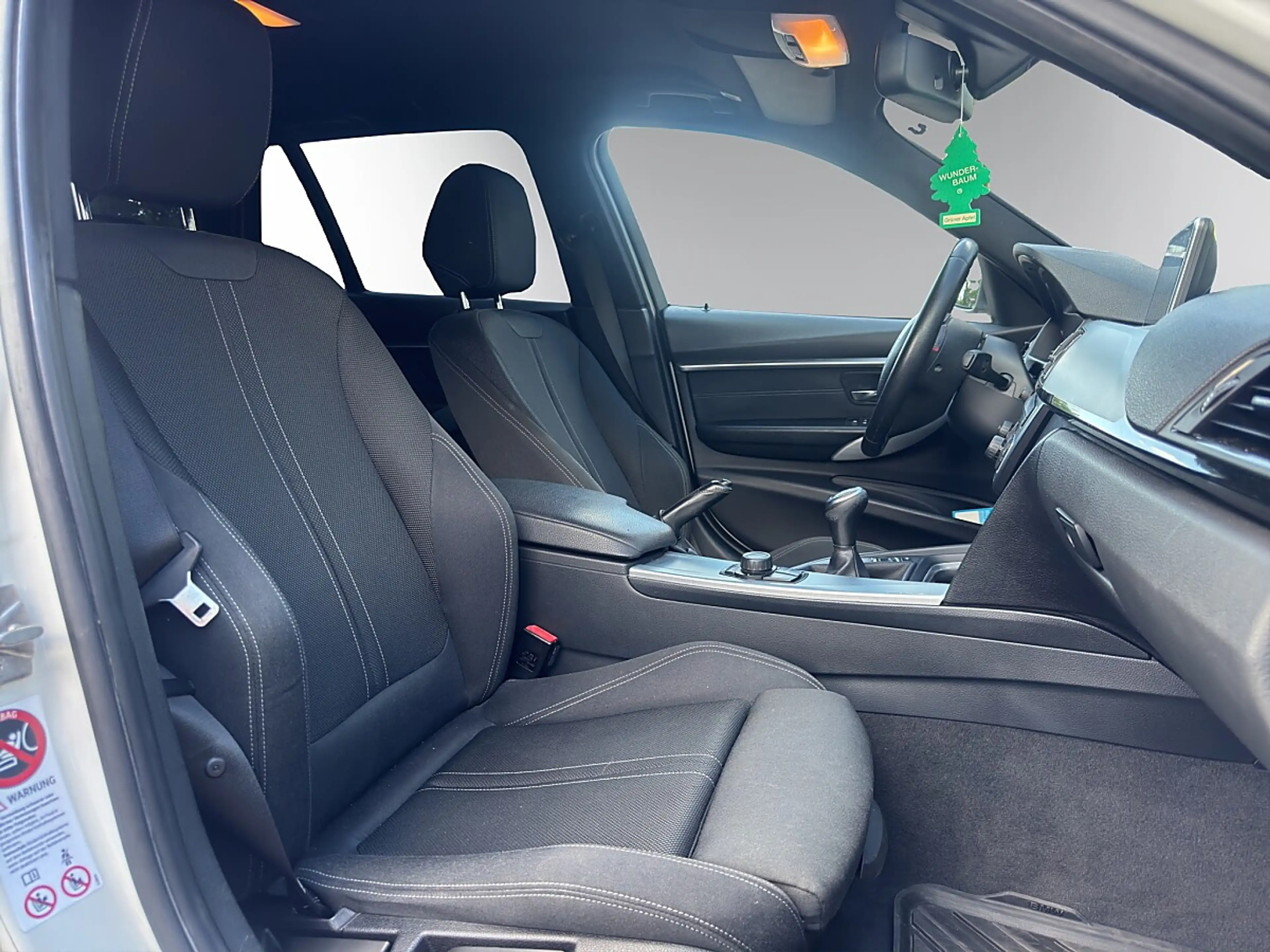 BMW 316 d Touring — photo 12